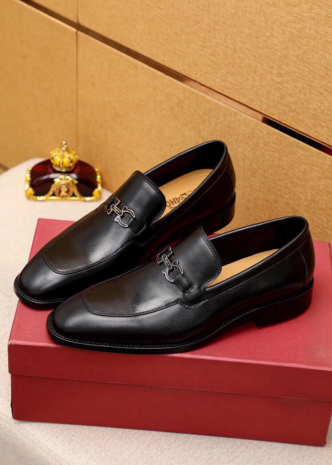 Men's shoes 💰480 💐 Product trademark: Ferragamo "Ferragamo" casual leather shoes Regular size: 38-44 (45🉑️customized) Product materials: Selected imported first-layer calfskin upper + luxury hardware buckle, imported water-dyed cow leather lining. Strong three-dimensional visual effect, original outsole color: 1⃣️color optional